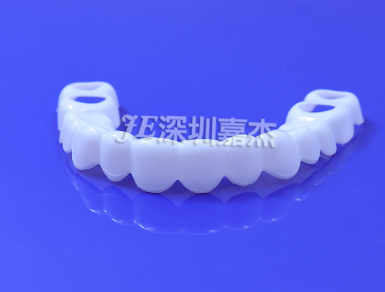 硅膠牙套的優(yōu)點和作用是什么？