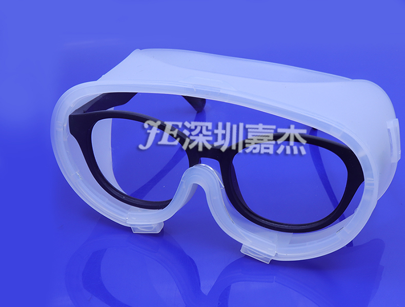 眼睛放飛沫感染，護(hù)目鏡或許是不錯(cuò)的選擇