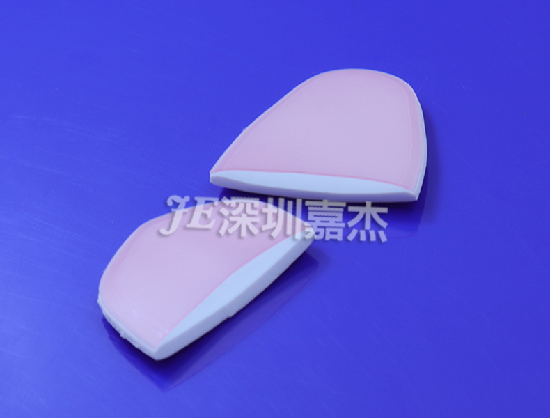 硅膠手套與棉手套對比哪個(gè)會好點(diǎn)？